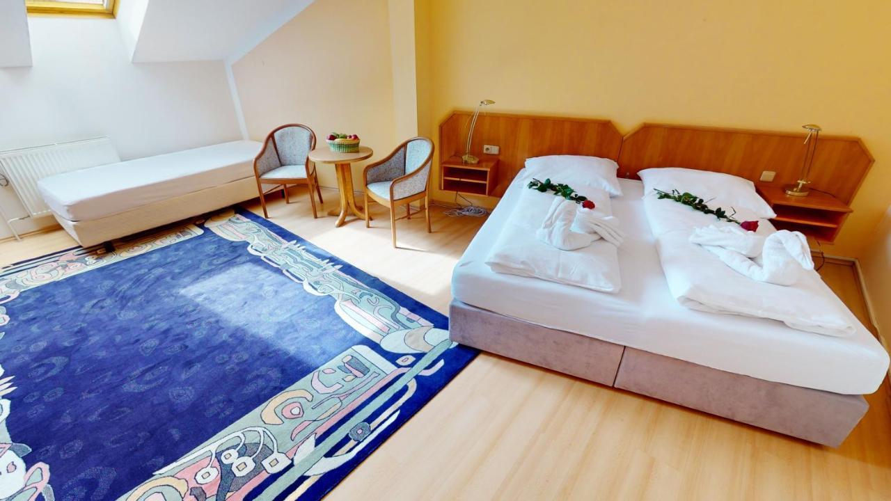Apartments Kroměříž エクステリア 写真