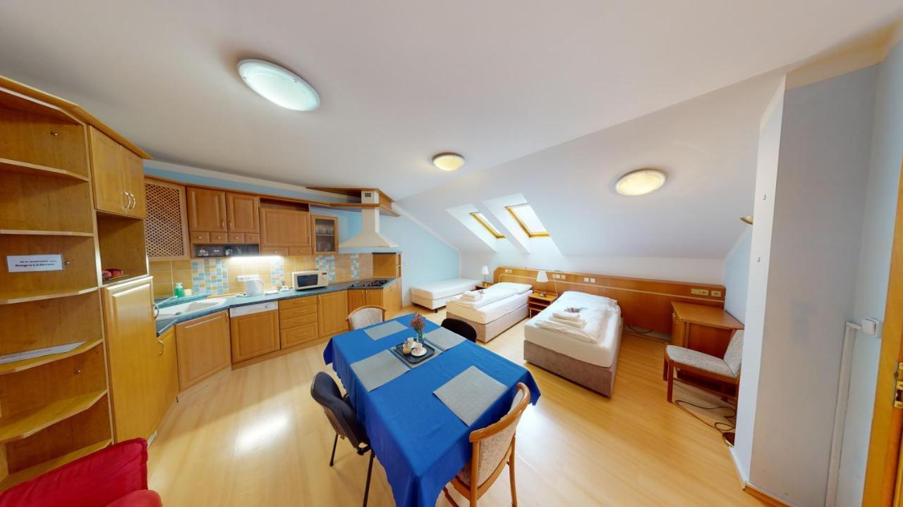 Apartments Kroměříž エクステリア 写真